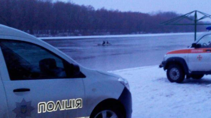 В Чернигове на реке Десна под лед провалился автомобиль. Фото: Свобода FM