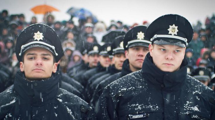 В МВД переоденут полицейских в дорогую зимнюю форму (фото: dpchas.com.ua)