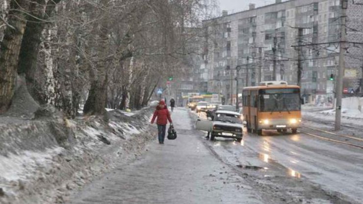 Синоптики предупредили о сильном гололеде на дорогах Киева 