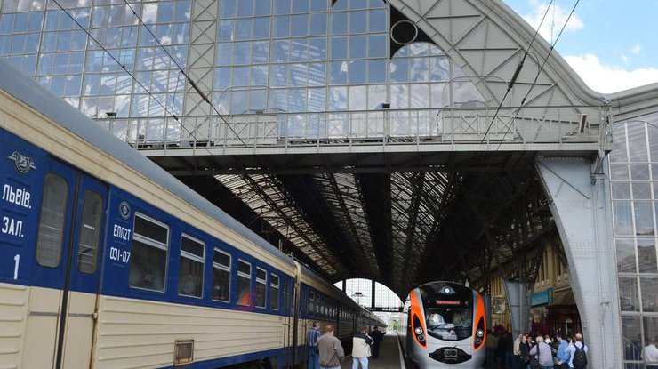 В поездах "Укрзализныци" пассажиров начали кормить бесплатными завтраками