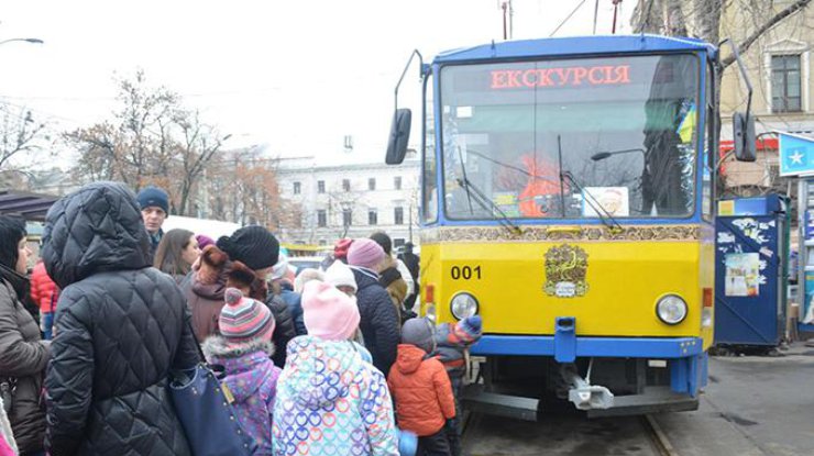 Новый год 2017: в Киеве запускают "сказочный трамвайчик"