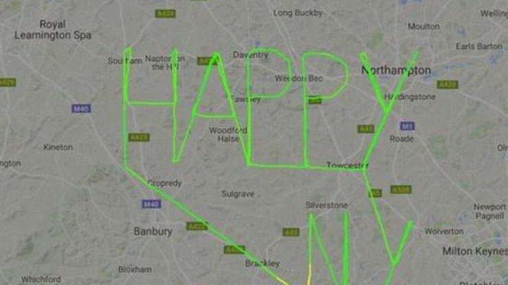 В небе над Великобританией пилот нарисовал новогоднее поздравление
