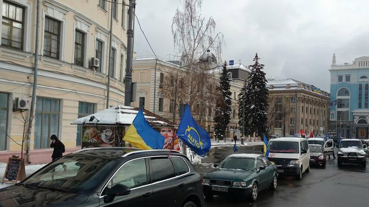 "Автомайдан" выехал на пикет с требованием отставки Авакова