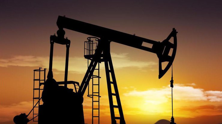 Мировые цены на нефть немного упали 