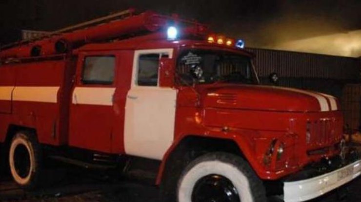 Под Львовом ночью сожгли три авто (фото: aif.ua)
