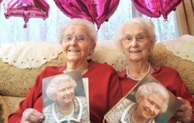 Двойняшки на свое 100-летие попросили необычный подарок (фото: ADME)