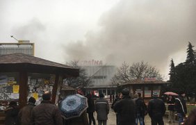В Ужгороде возник пожар в здании универмага "Украина"