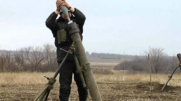 Боевики из 120-мм минометов обстреляли Красногоровку и Зайцево