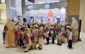 Арабские Эмираты. Группу детского сада повели на экскурсию
