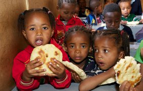 Эфиопия. Обед в детском саду Аддис-Абебы