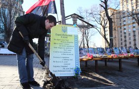 В Киеве на аллее Небесной сотни проводят экстренную уборку