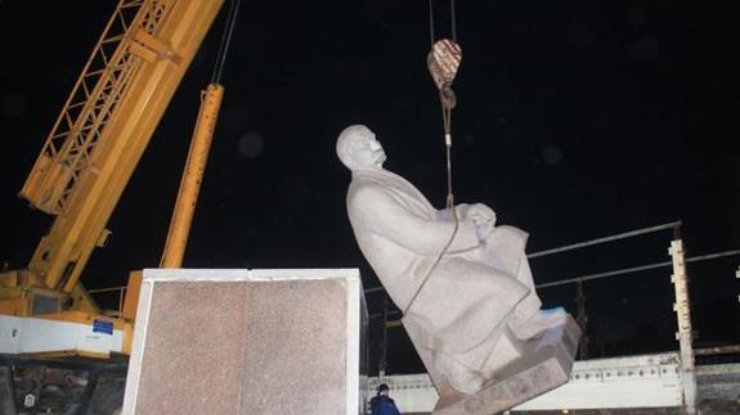 В Украине за день уничтожили четыре памятника Ленину