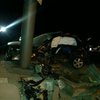 В Киеве машину размозжило об столб (фото)