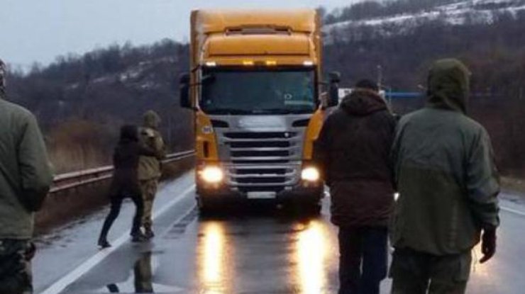 На границе с РФ выстроились в очередь около 150 фур