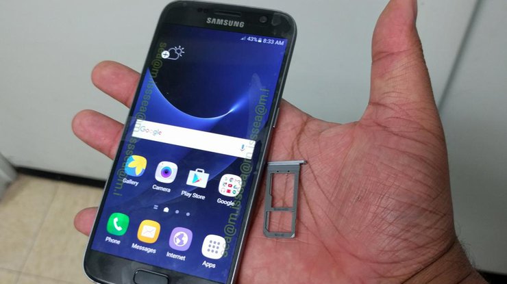 Внешне Samsung Galaxy S7 оказался очень похож на своего предшественника - Galaxy S6. Фото: androidauthority.com