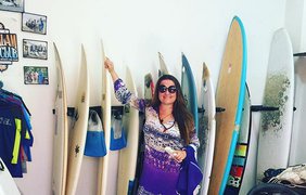 Наталья могилевская занимается серфингом на отдыхе