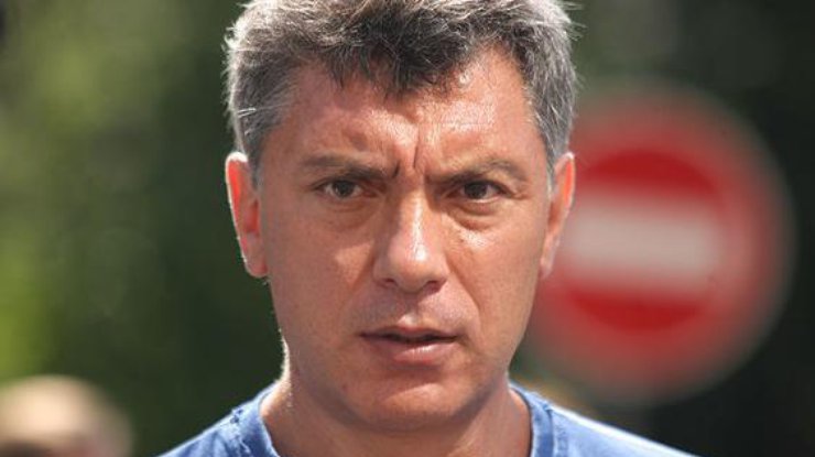 Обвиняемым в убийстве Немцова продлили арест