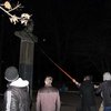 В Николаевской области повалили памятник Петровскому (фото)