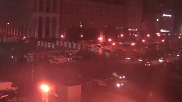 Ночью на Майдане остаются митингующие
