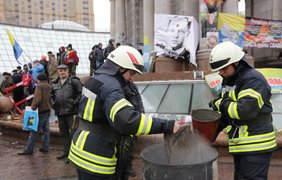В Киеве началась уборка Майдана