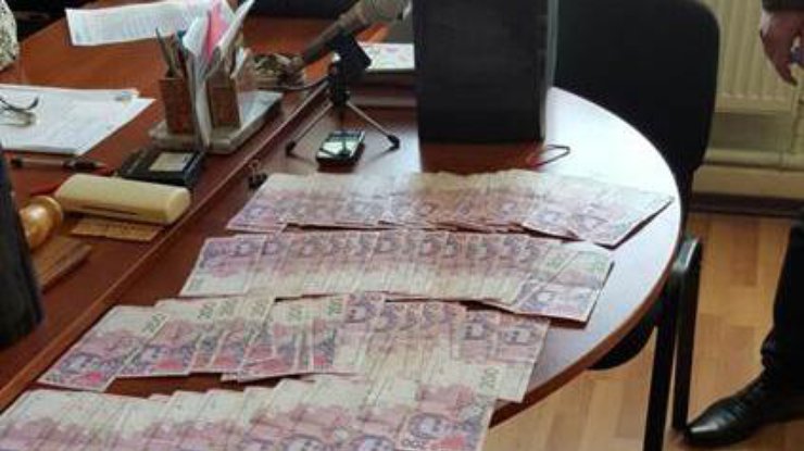 В Донецке задержали судью при получении взятки
