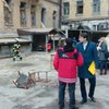 В Киеве спасатели достают шестого строителя из-под завалов