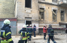 В Киеве рухнул дом, под завалом люди 