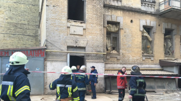 Под завалами рухнувшего дома в Киеве нашли тело рабочего
