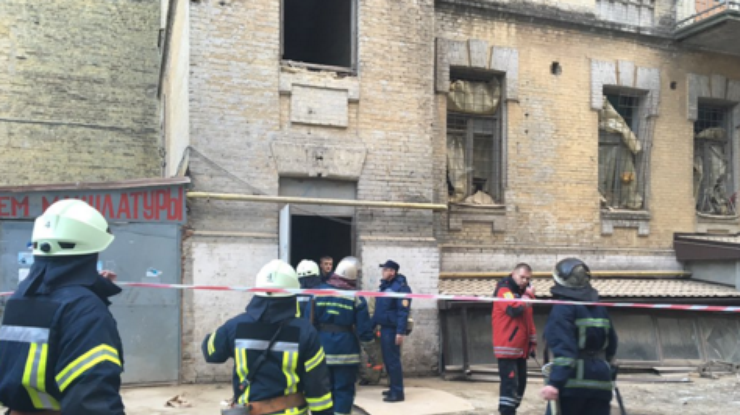 Появилось видео с места обрушения дома в Киеве