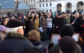 В Киеве зажгли лампадки в память о Борисе Немцове