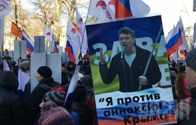 Возглавляют колонну лидеры российской оппозиции