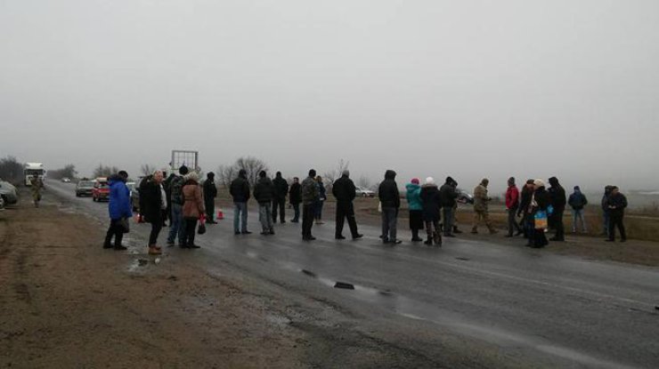 Митингующие протестуют против химзавода в селе Васильевка