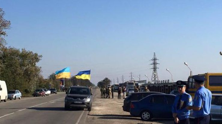 Пограничники заметили на админгранице с Крымом четыре вертолета Ми-8