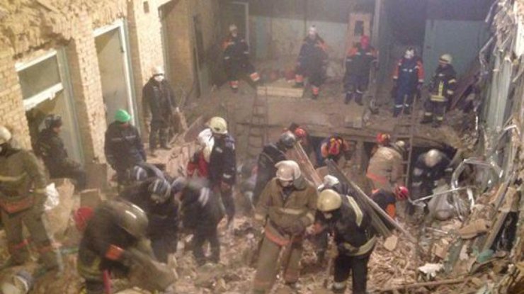 Ранее из-под завалов извлекли шесть человек