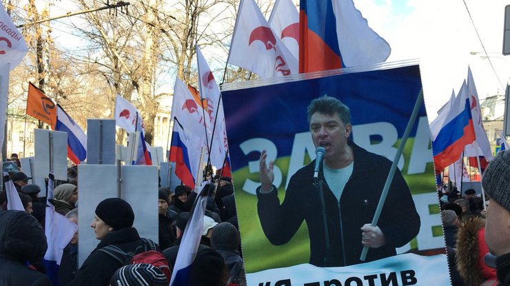 В Москве не пускают людей к месту убийства Бориса Немцова
