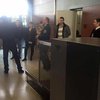 Таможенники Львовского аэропорта попались на взятке