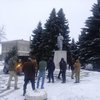 Под Харьковом внедорожником обрушили памятник Ленину (фото, видео)