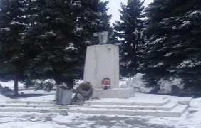 В Золочеве уничтожили памятник Ленину
