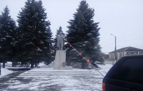 В Золочеве уничтожили памятник Ленину