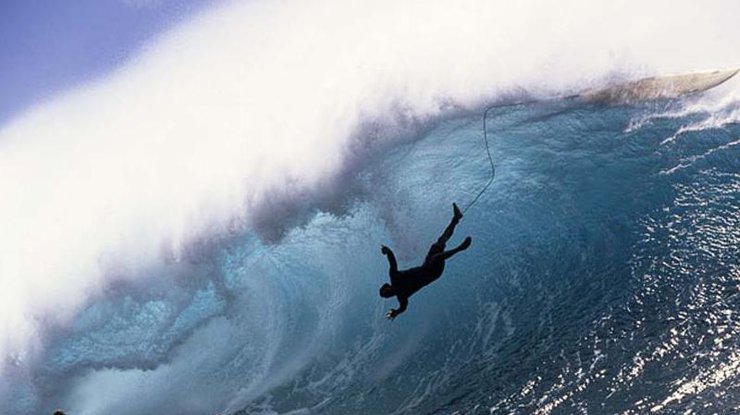 К берегам гавайского острова Оаху подошли рекордно гигантские волны