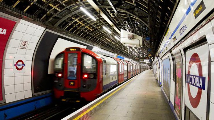 Лондонская подземка должна была начать работать по ночам еще в сентябре 2015 года