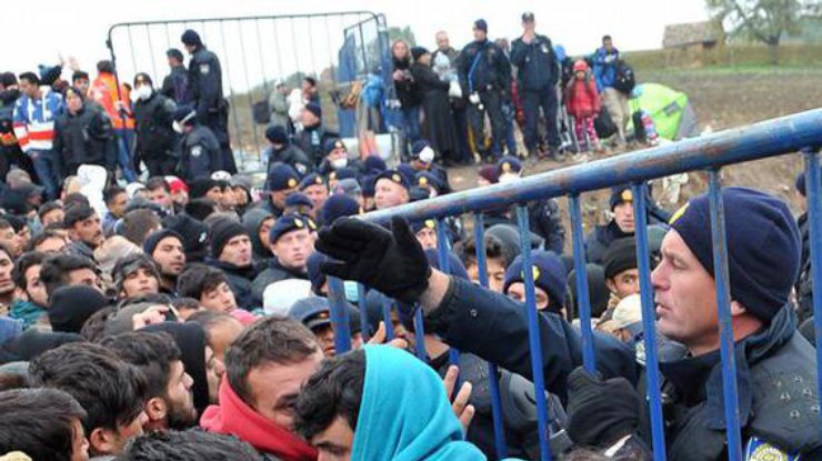 При этом, Загреб выступает за общеевропейское решение миграционного кризиса