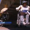 У Болівії інваліді прив'язали себе до мосту на акції протесту