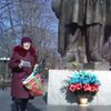 В Луганске пенсионерка с флагом Украины дала отпор сепаратистам (видео)