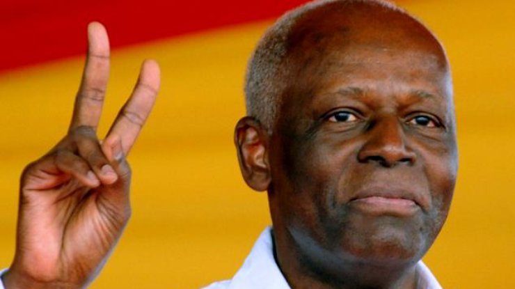 Президент Анголы покинет пост после 40 лет правления