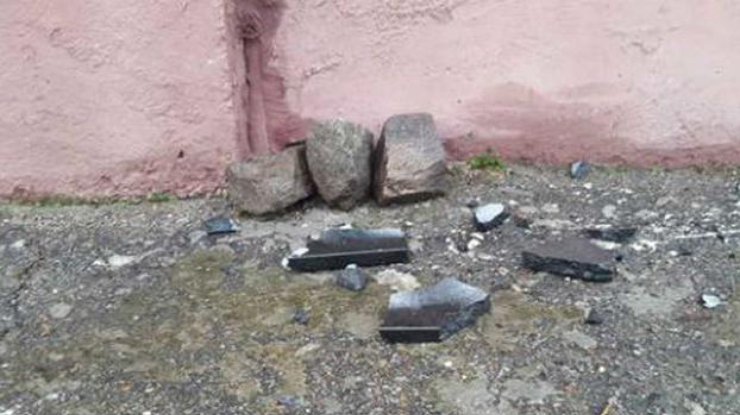 В Харьковской области неизвестные разбили мемориальную доску погибшему в зоне АТО