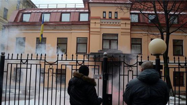 В МИД просят Москву обеспечить охрану диппредставительств. Фото Сергея Кожанова