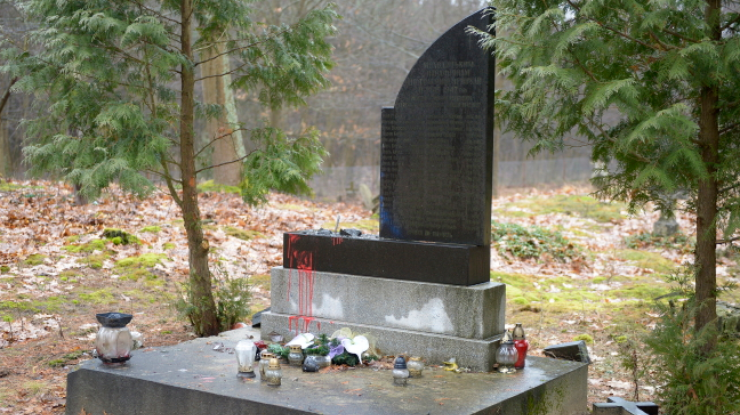 В Польше разбили памятник солдатам УПА