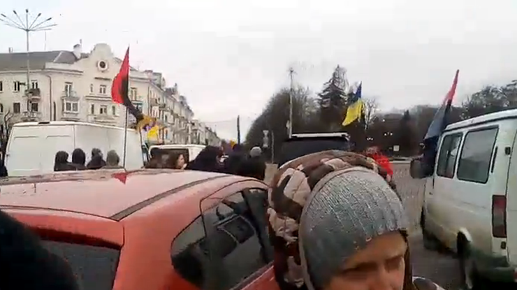 В Чернигове устроили автопробег в поддержку Савченко