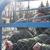 В Полтавской области "зеленые человечки" захватили завод (фото)